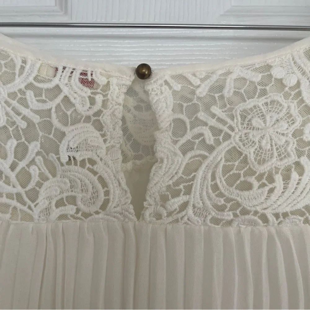 Sundance Cream Lace Pleated Blouse Sz M NWOT - Picture 8 of 8